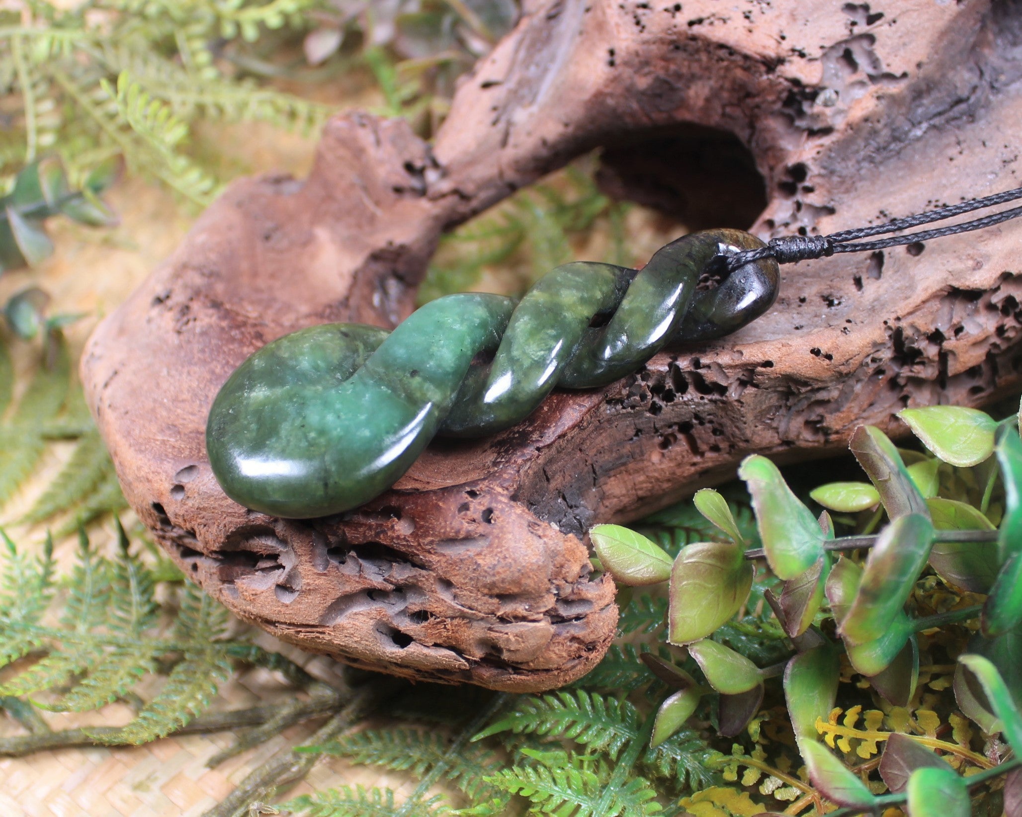 Twist or Pikorua carved from Rimu Pounamu - NZ Greenstone