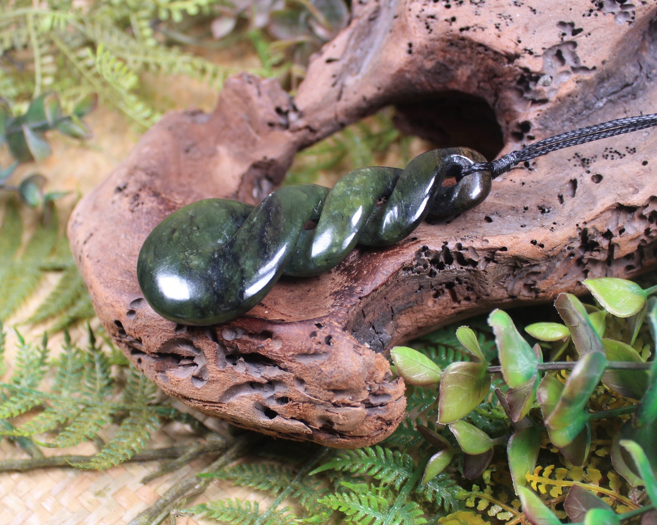 Twist or Pikorua carved from Rimu Pounamu - NZ Greenstone