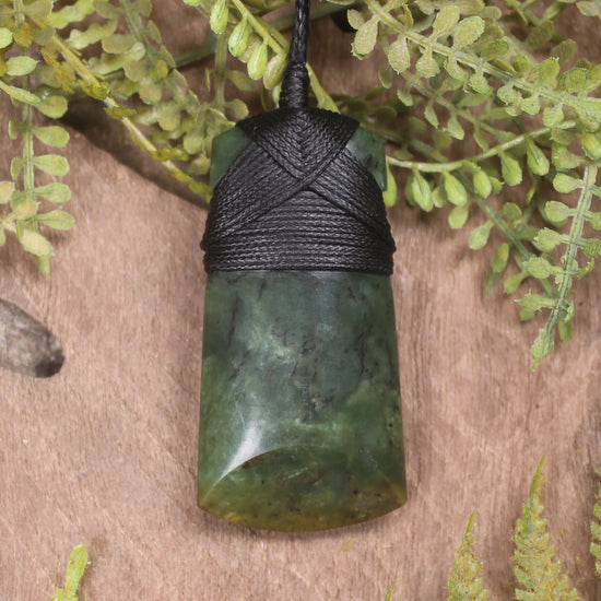 Rimu Pounamu Toki - NZ Greenstone