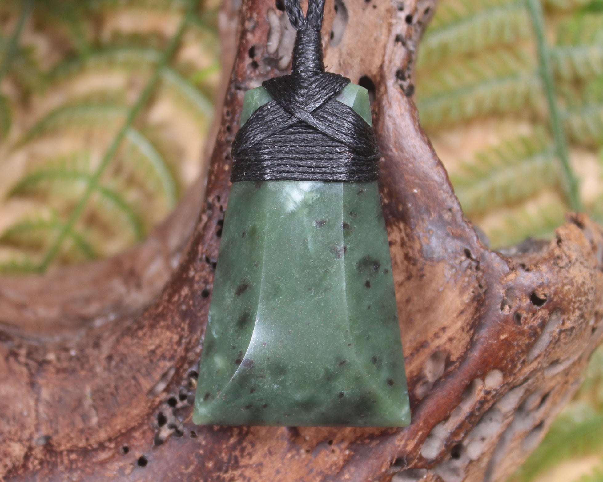 Hapopo Pounamu Toki - NZ Greenstone
