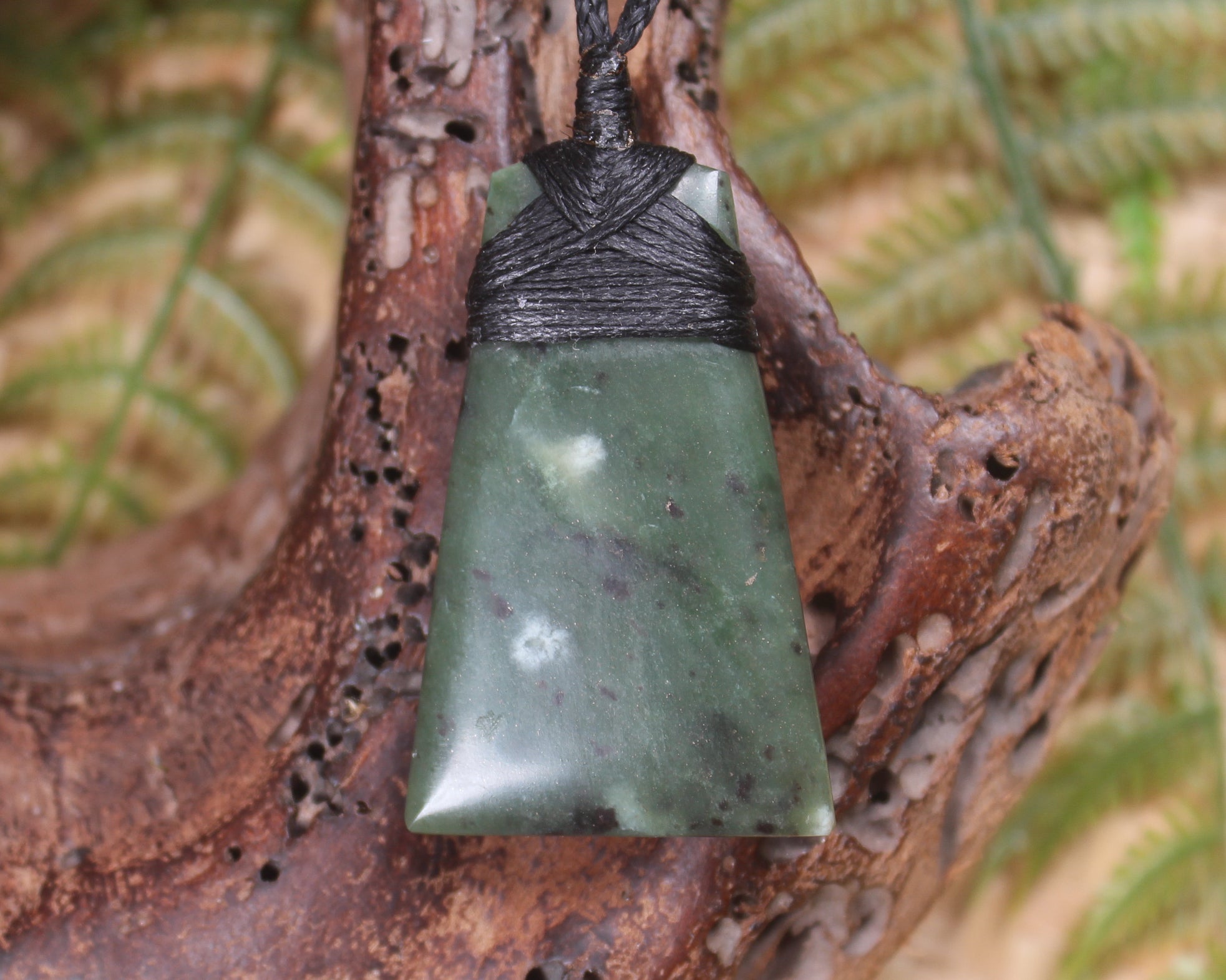 Hapopo Pounamu Toki - NZ Greenstone