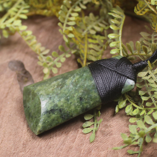 Rimu Pounamu Toki - NZ Greenstone