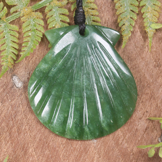 Kawakawa Pounamu Shell Pendant