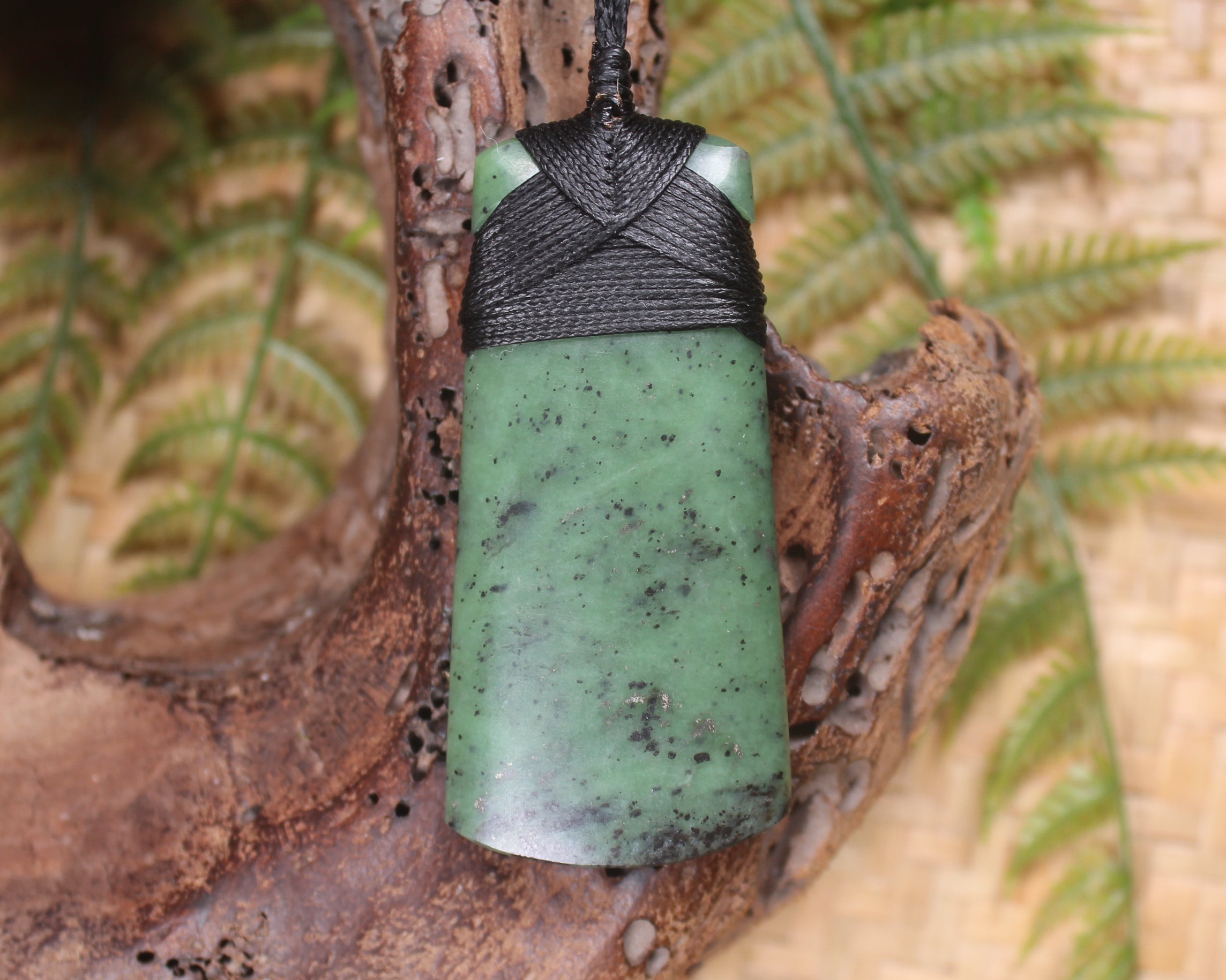 Hapopo Pounamu Toki - NZ Greenstone