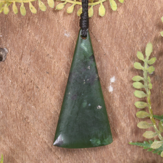 Kawakawa Pounamu Toki 