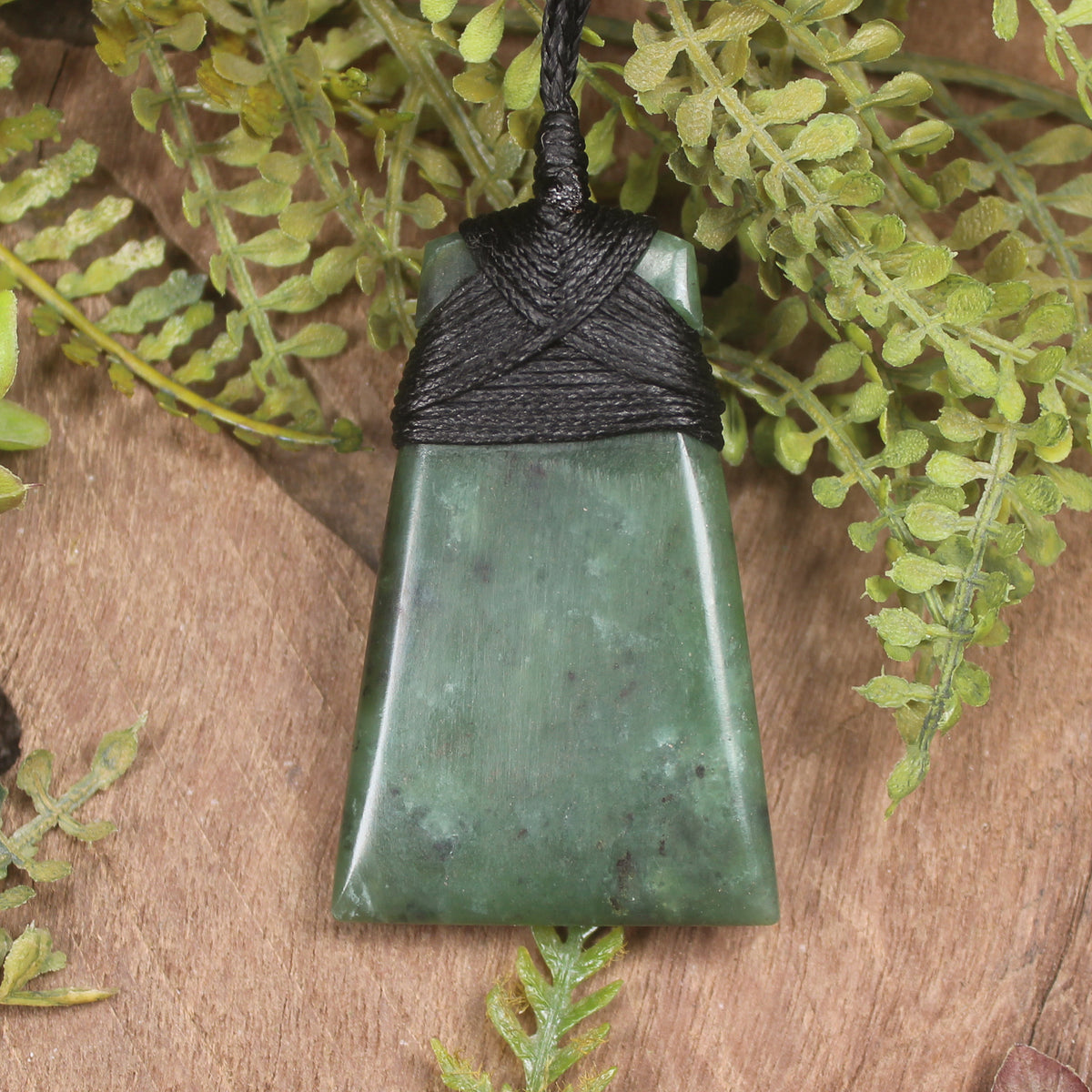 Hapopo Pounamu Toki - NZ Greenstone