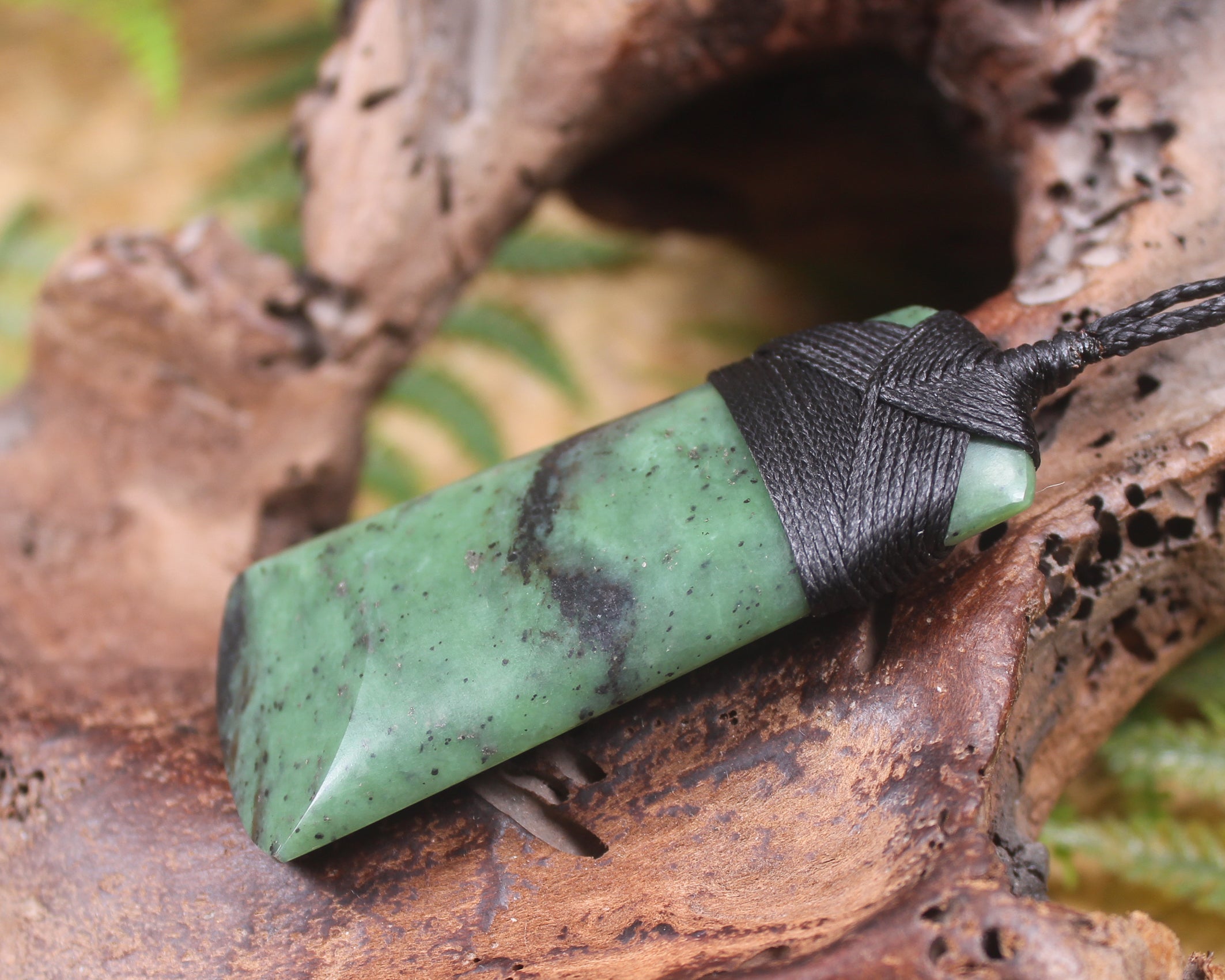 Hapopo Pounamu Toki - NZ Greenstone