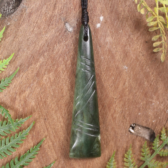 Hapopo Pounamu Toki - NZ Greenstone