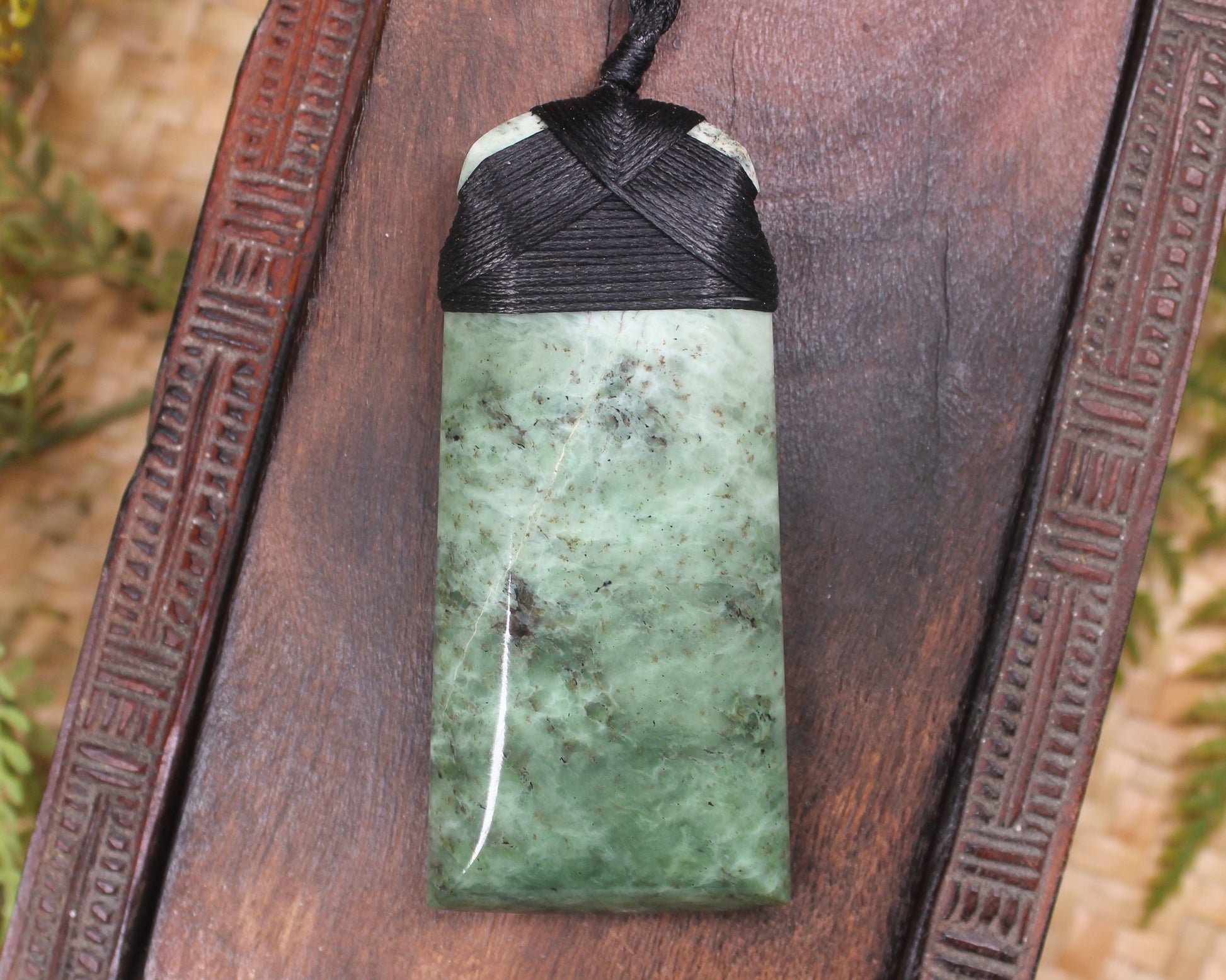 Hapopo Pounamu Toki - NZ Greenstone