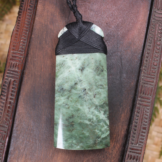 Hapopo Pounamu Toki - NZ Greenstone