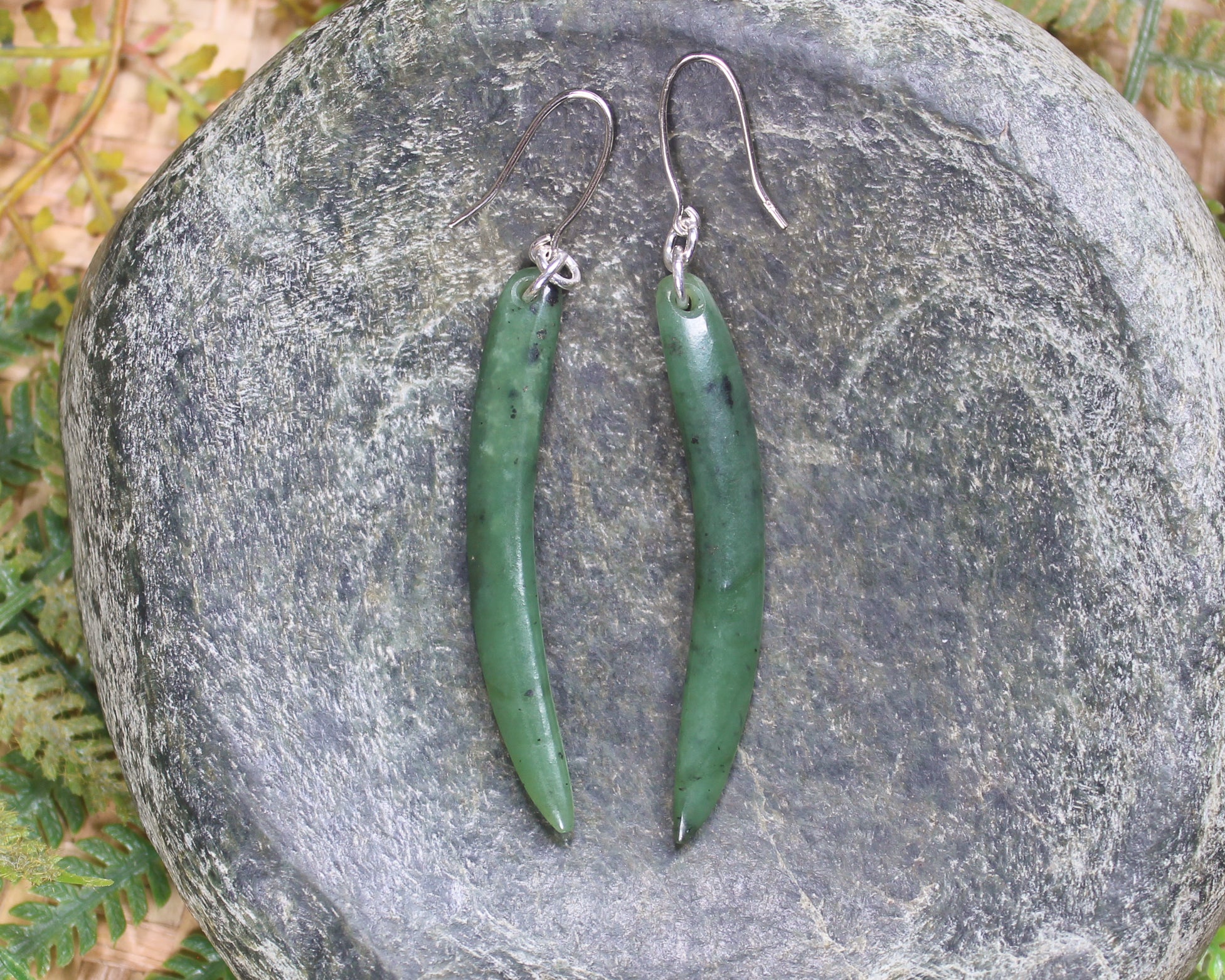 Huia Beak earrings carved from Hapopo Pounamu - NZ Greenstone