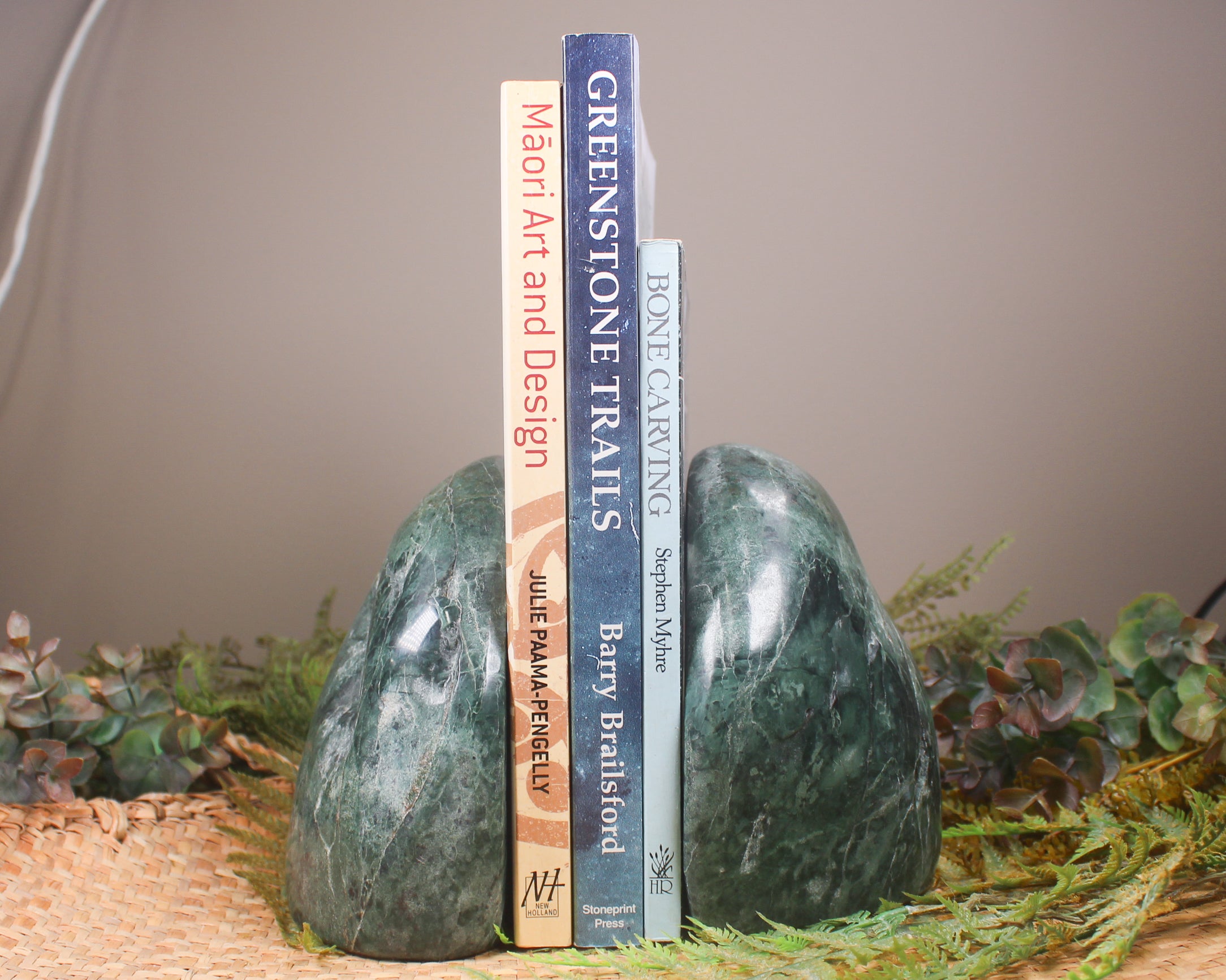 Serpentine Pounamu Sculpture - NZ Greenstone