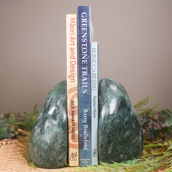 Serpentine Pounamu Sculpture - NZ Greenstone