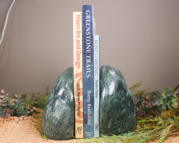 Serpentine Pounamu Sculpture - NZ Greenstone