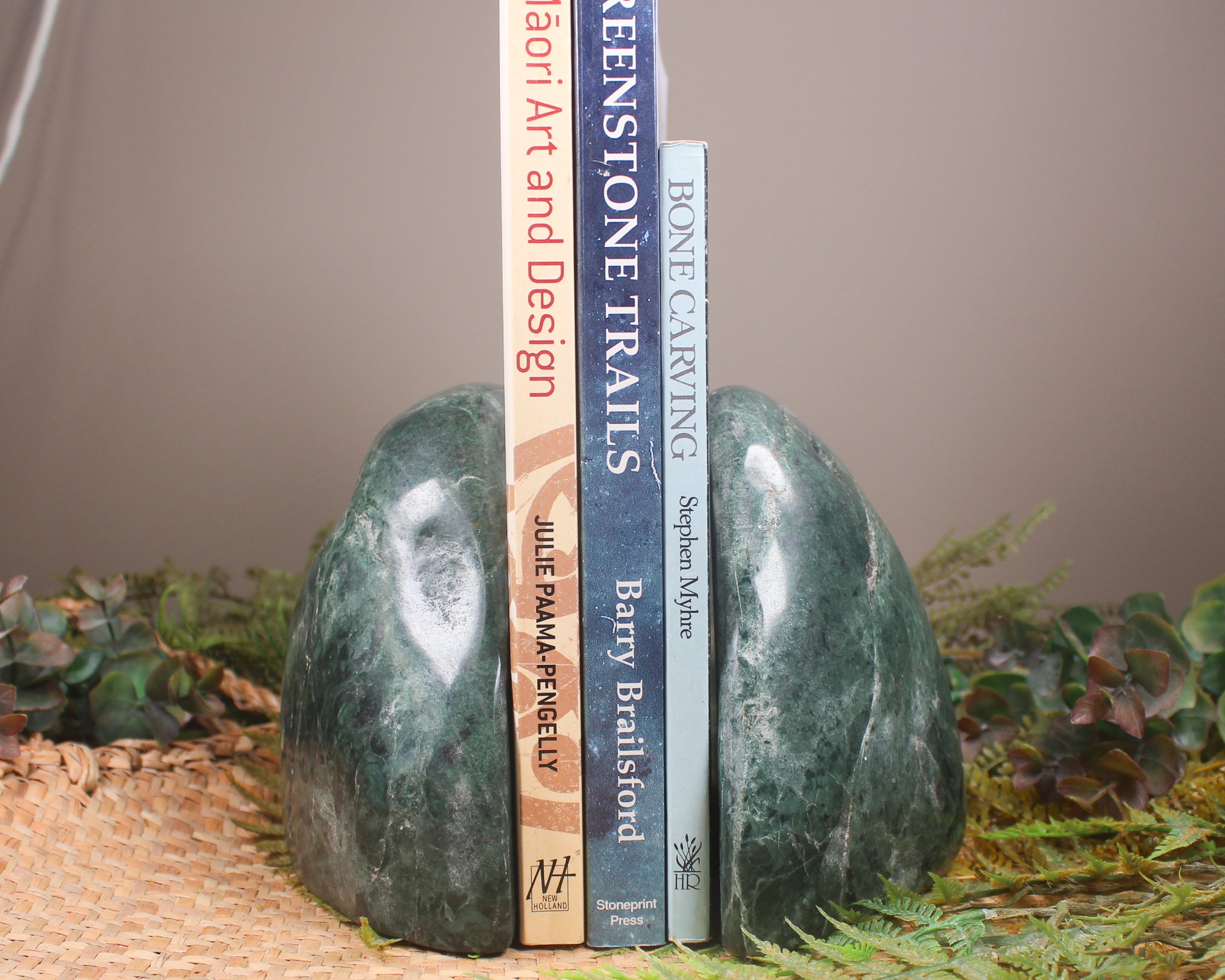 Serpentine Pounamu Sculpture - NZ Greenstone