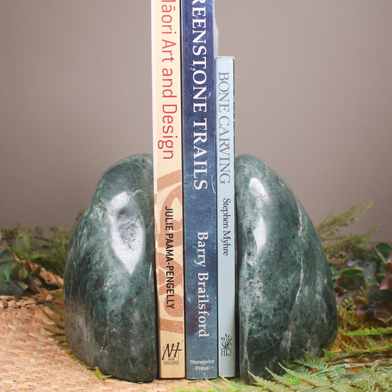Serpentine Pounamu Sculpture - NZ Greenstone