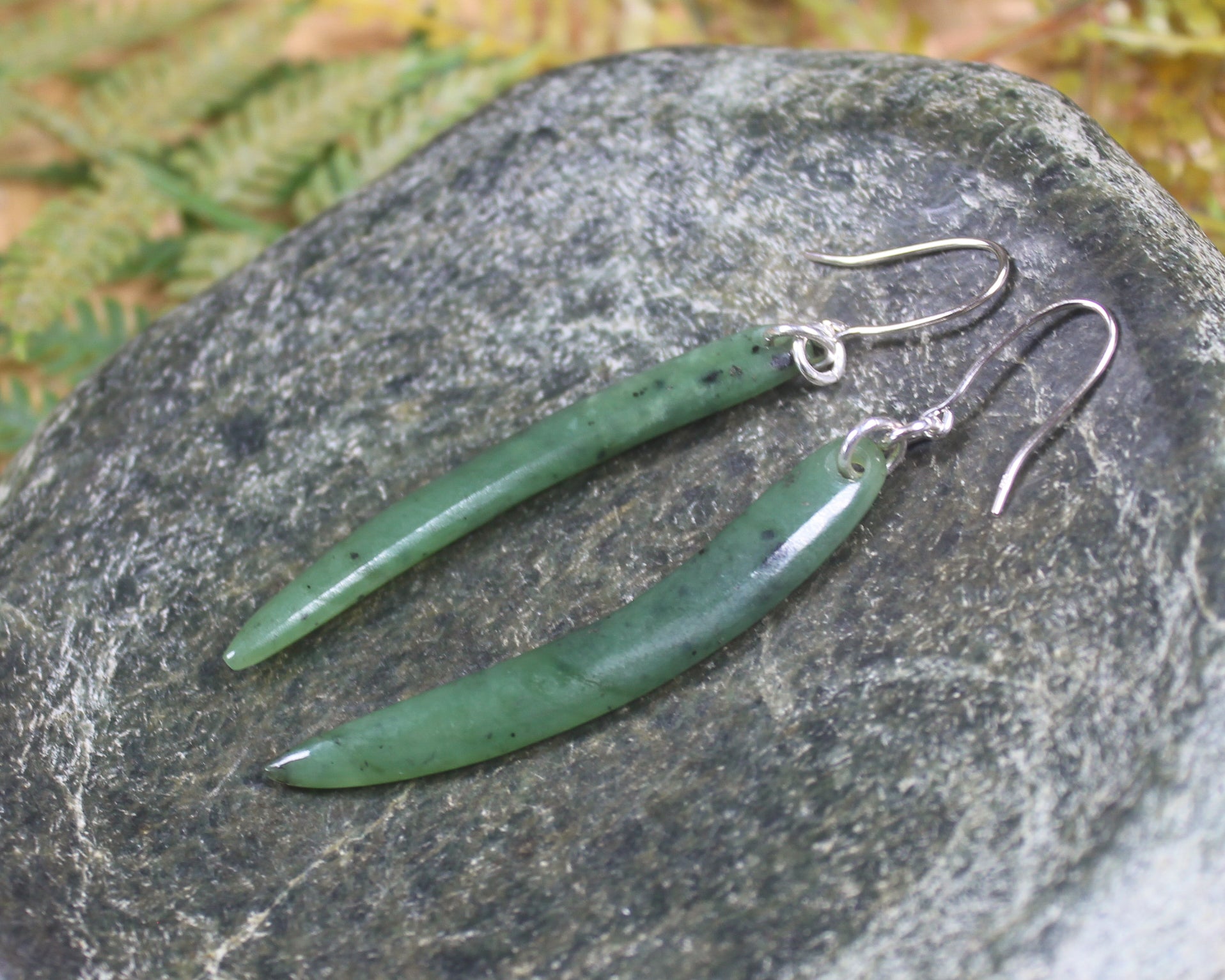 Huia Beak earrings carved from Hapopo Pounamu - NZ Greenstone