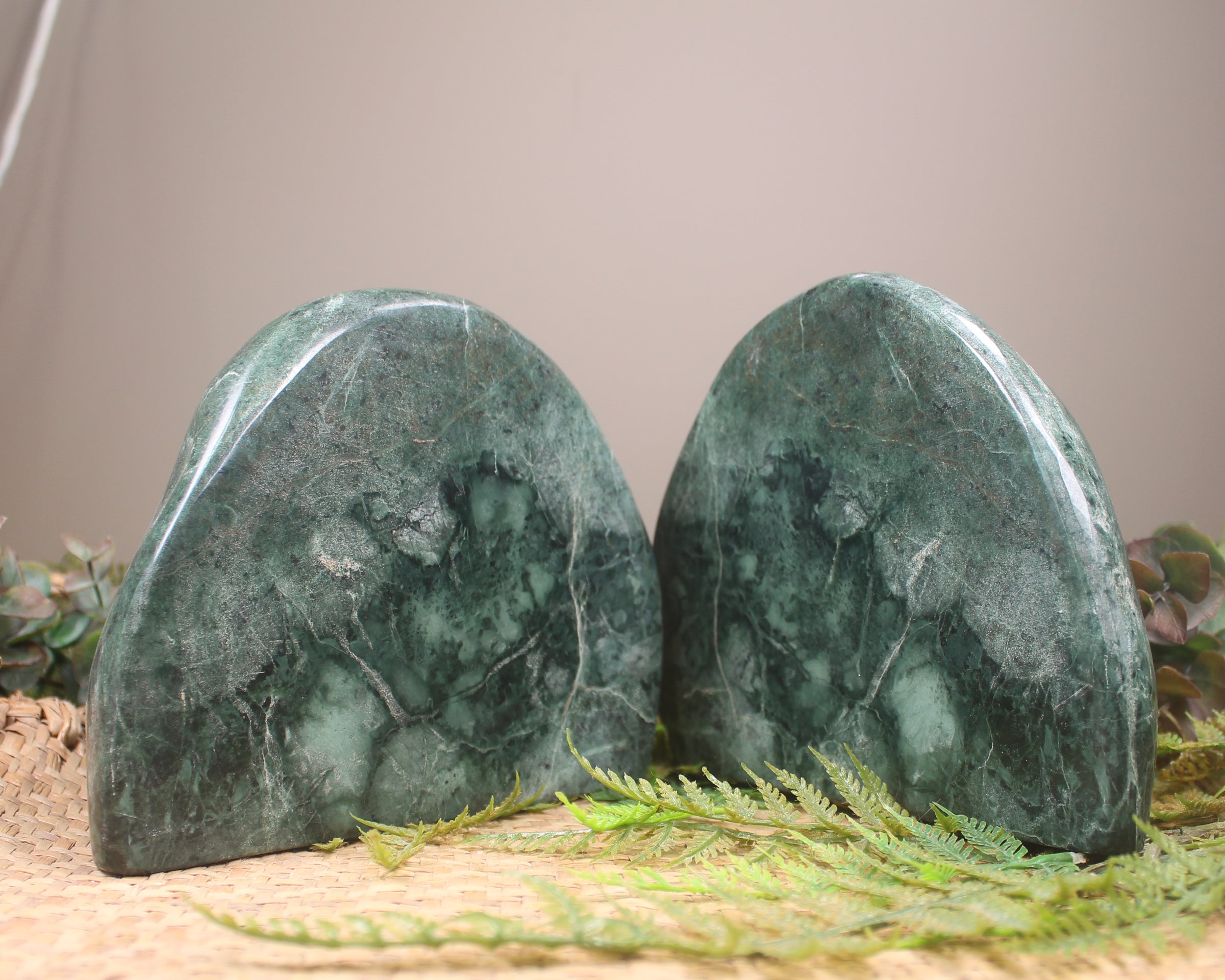 Serpentine Pounamu Sculpture - NZ Greenstone