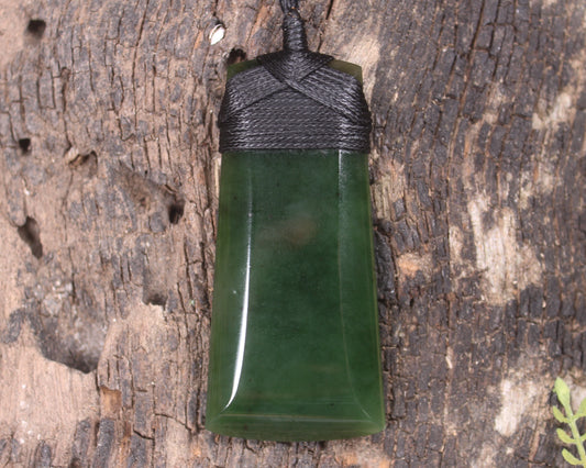 Kawakawa Pounamu Toki