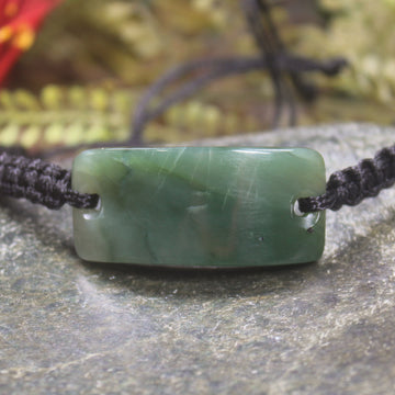 Adjustable cord bracelet with Inanga Pounamu