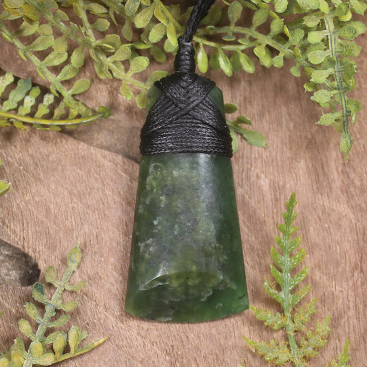 Kawakawa Pounamu Toki