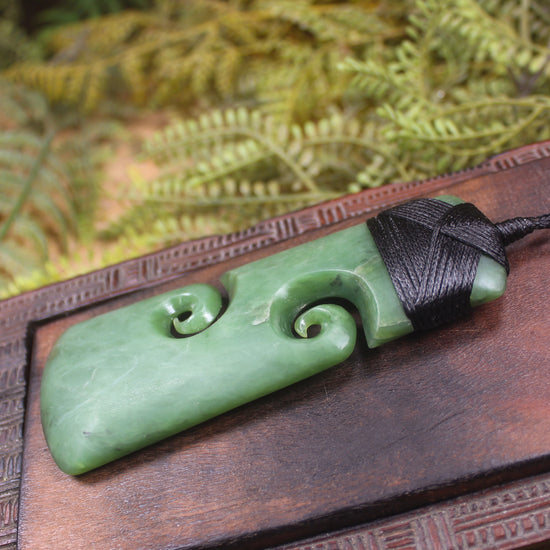Hapopo Pounamu Toki with Koru