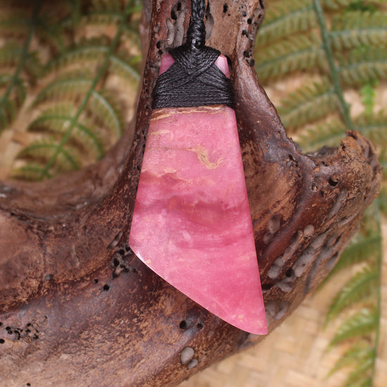 Rhodonite Toki
