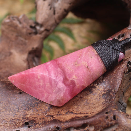 Rhodonite Toki
