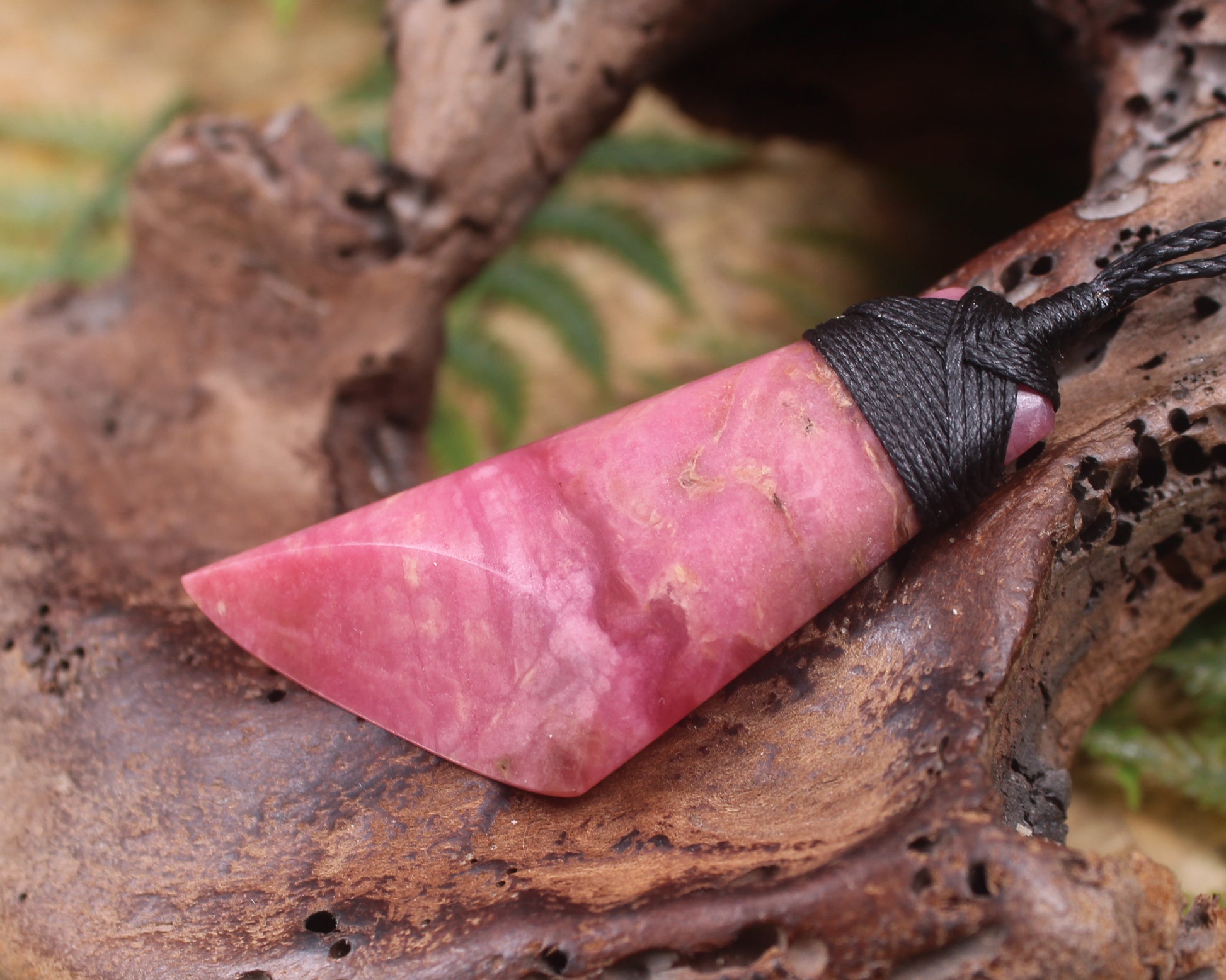 Rhodonite Toki
