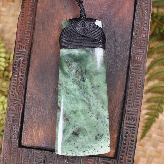 Hapopo Pounamu Toki - NZ Greenstone