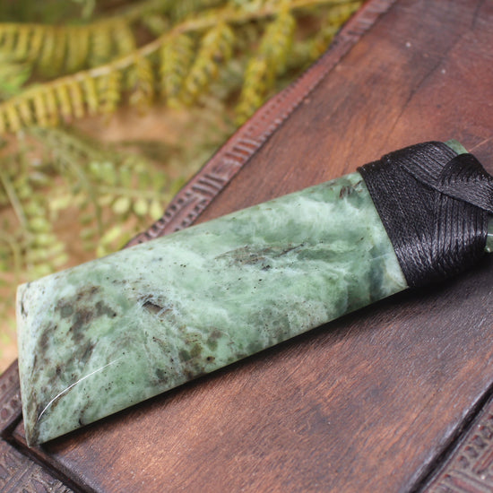 Hapopo Pounamu Toki - NZ Greenstone