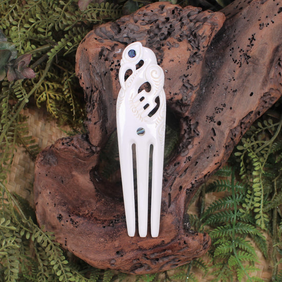 Heru with Manaia carved from beef bone