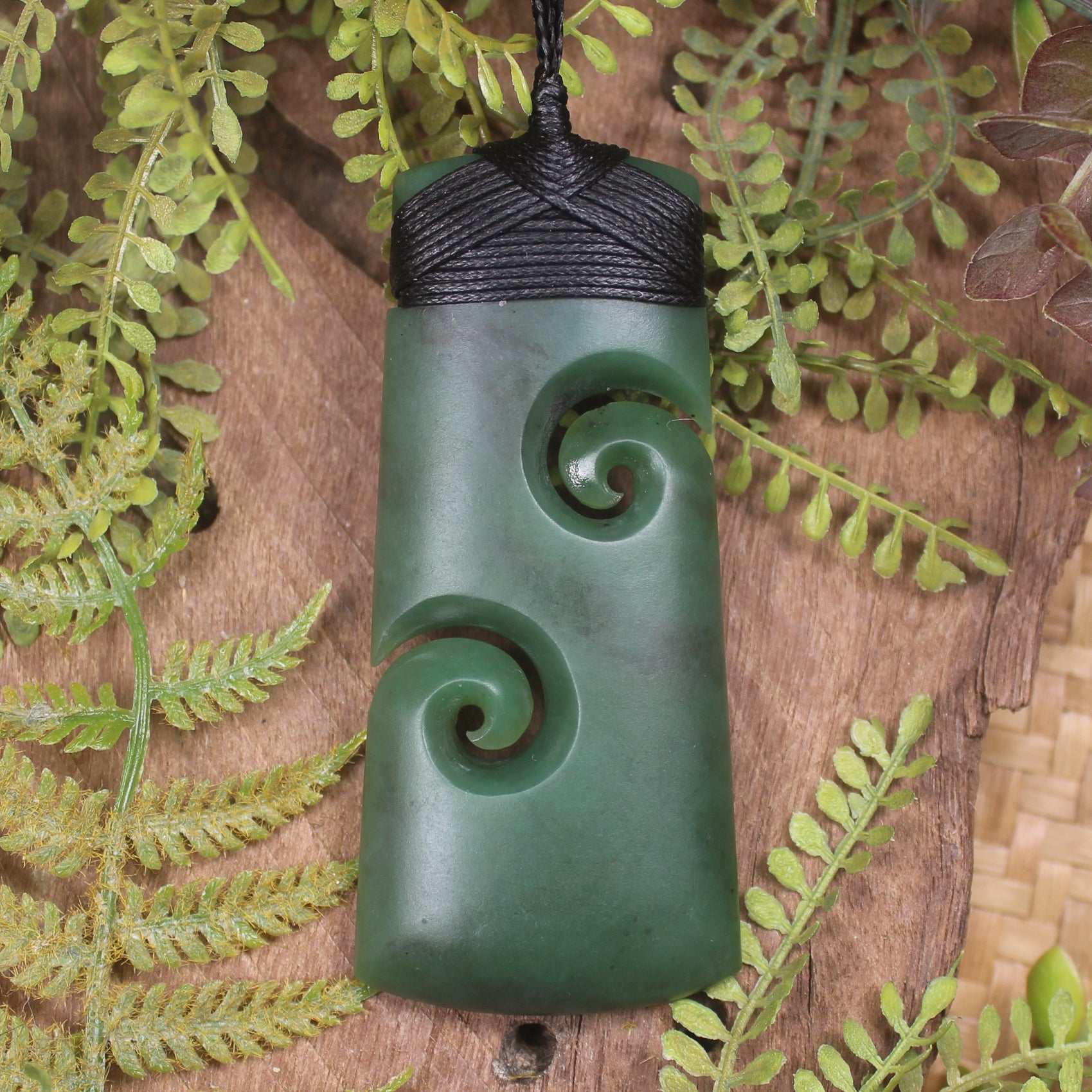 Kawakawa Pounamu Toki with Koru