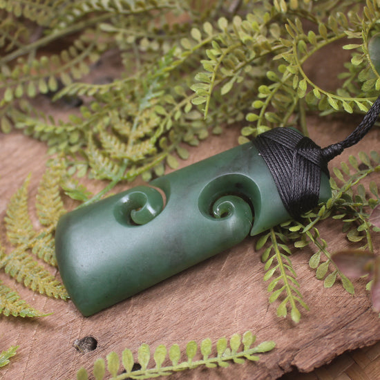 Kawakawa Pounamu Toki with Koru