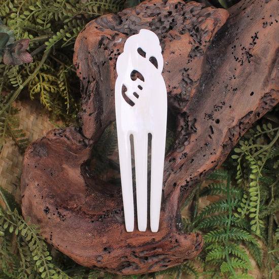 Heru with Manaia carved from beef bone
