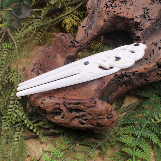 Heru with Manaia carved from beef bone