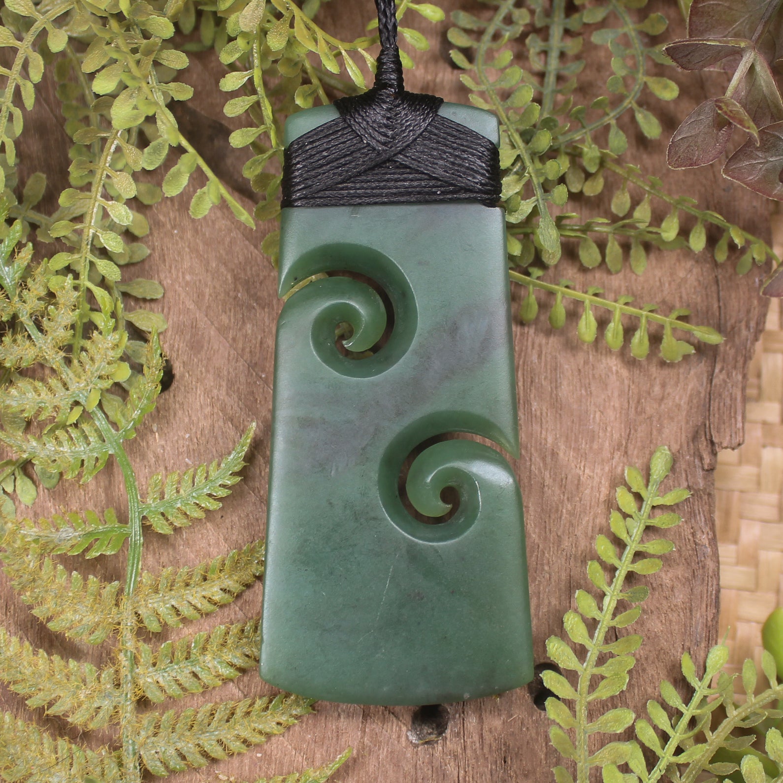 Kawakawa Pounamu Toki with Koru