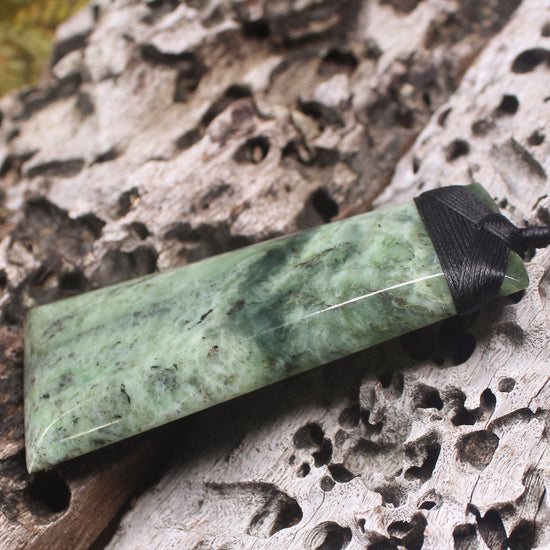 Hapopo Pounamu Toki - NZ Greenstone