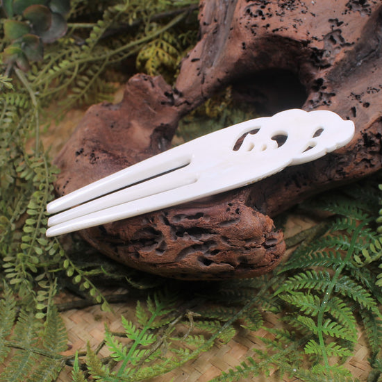 Heru with Manaia carved from beef bone