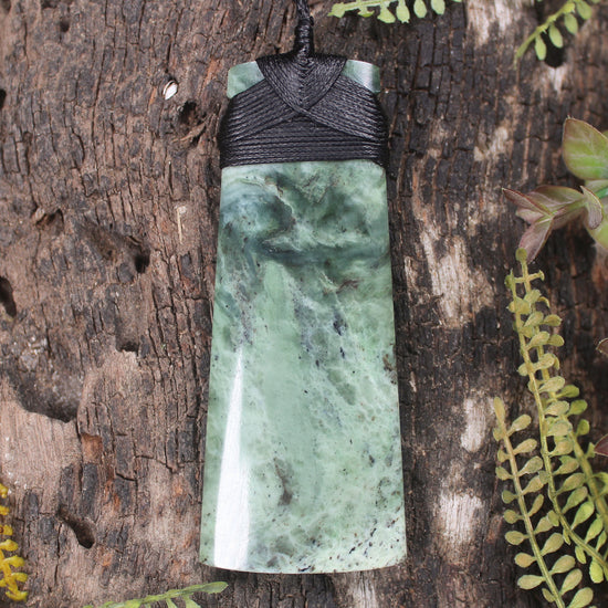 Hapopo Pounamu Toki - NZ Greenstone