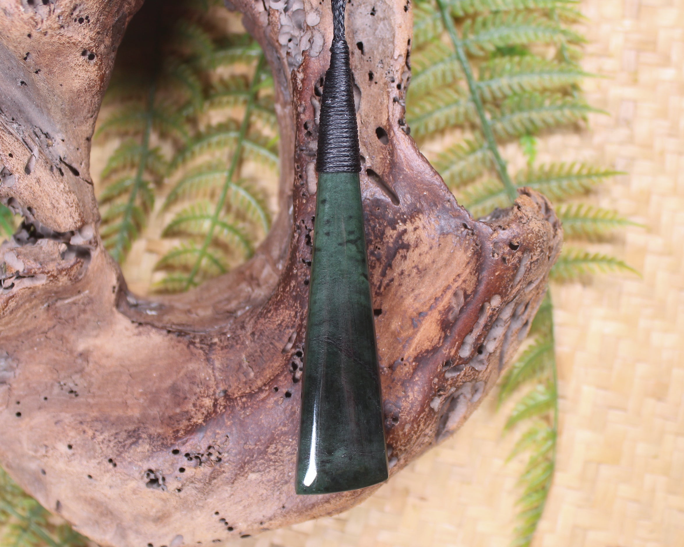 Kawakawa Pounamu Toki