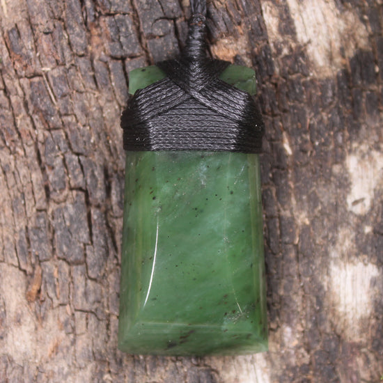 Hapopo Pounamu Toki - NZ Greenstone