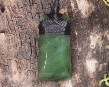 Hapopo Pounamu Toki - NZ Greenstone