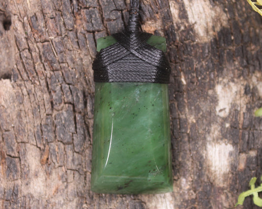 Hapopo Pounamu Toki - NZ Greenstone