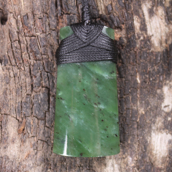Hapopo Pounamu Toki - NZ Greenstone