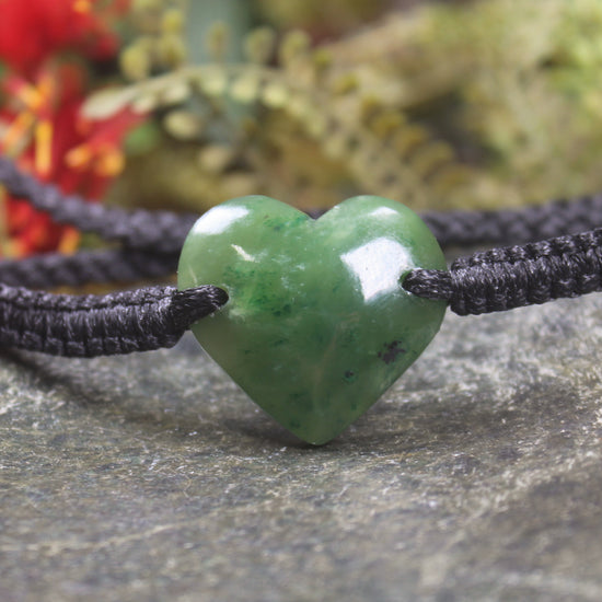 Adjustable cord bracelet with Kawakawa Pounamu