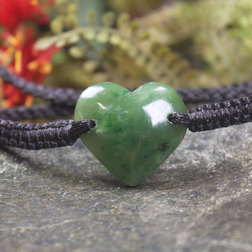 Adjustable cord bracelet with Kawakawa Pounamu