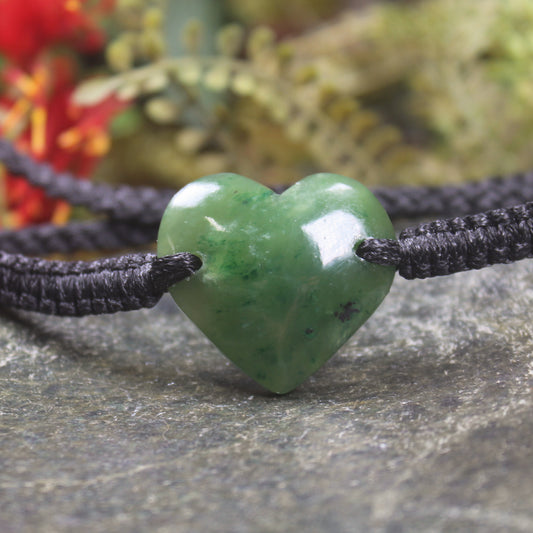 Adjustable cord bracelet with Kawakawa Pounamu