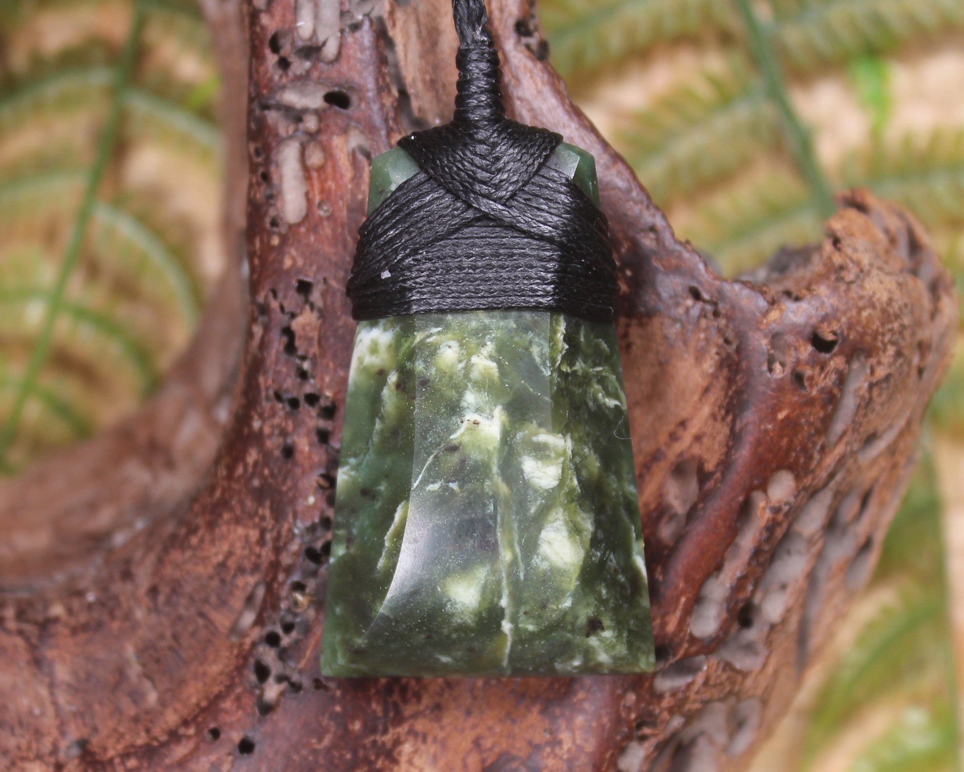 Hapopo Pounamu Toki - NZ Greenstone