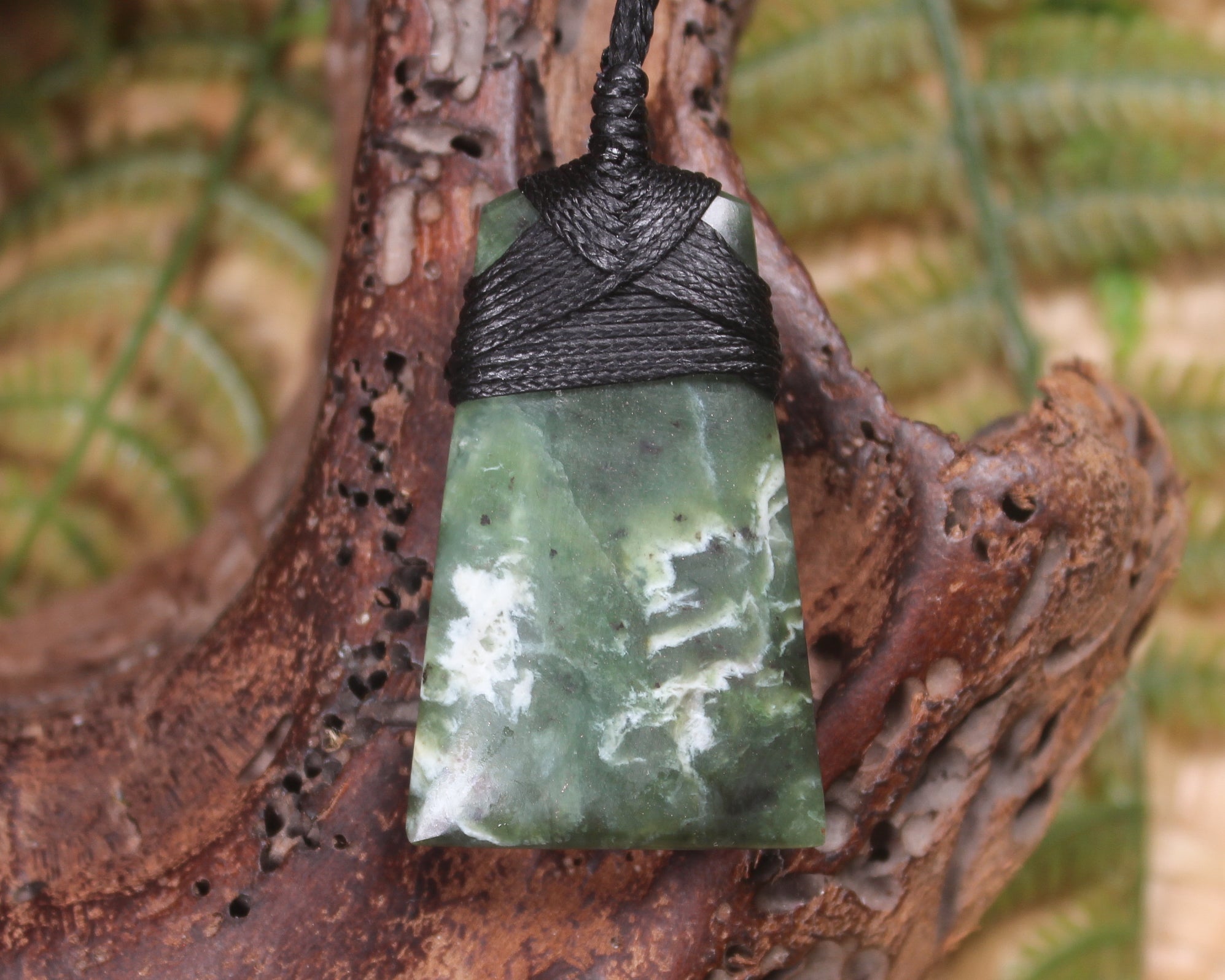 Hapopo Pounamu Toki - NZ Greenstone